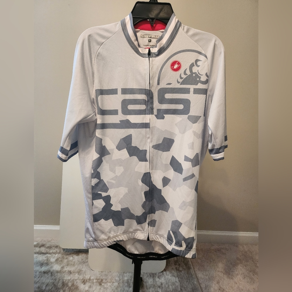 NWOT FREE SHIPPING never worn Castrelli Men's bike shirt